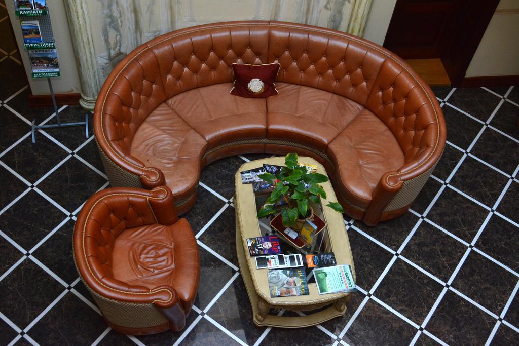 Atrium Hotel Ivano-Frankivsk Exteriör bild