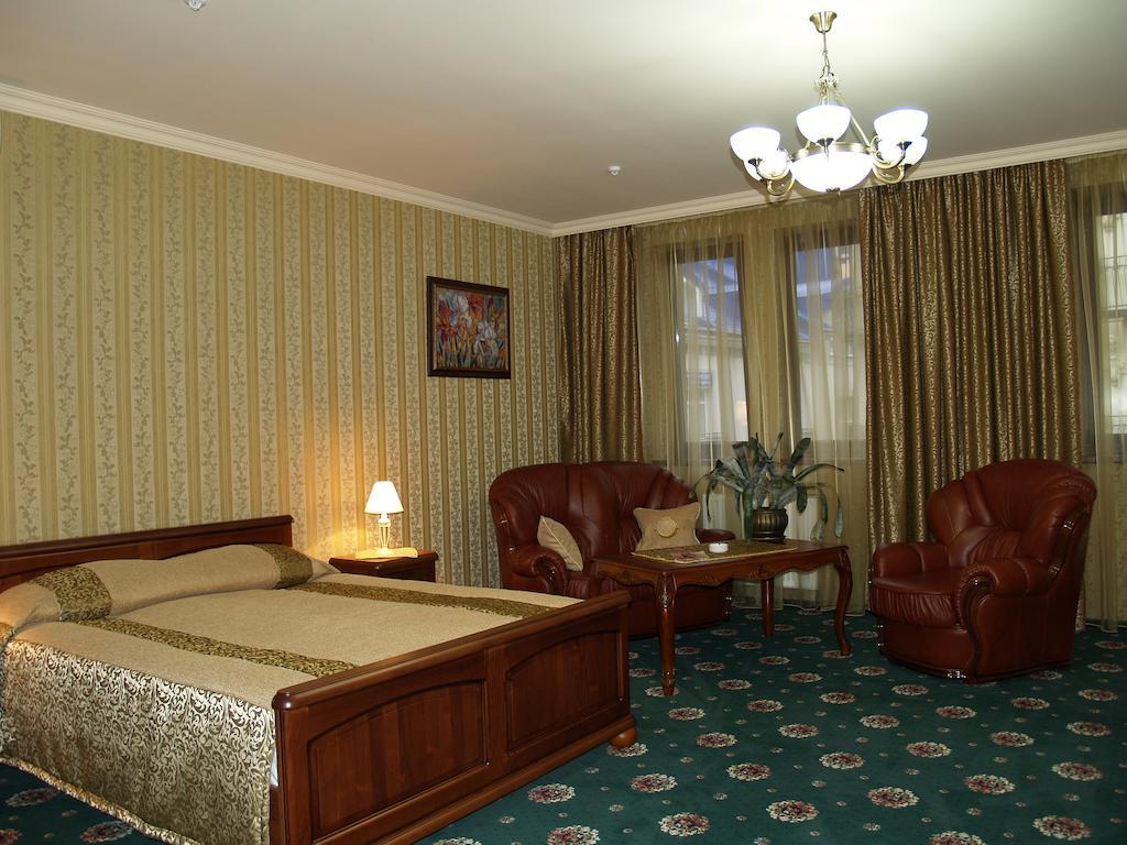 Atrium Hotel Ivano-Frankivsk Exteriör bild