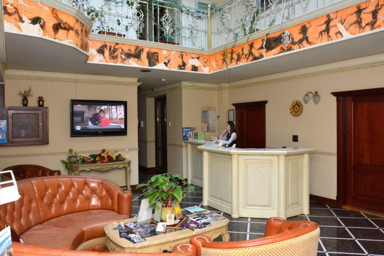 Atrium Hotel Ivano-Frankivsk Exteriör bild